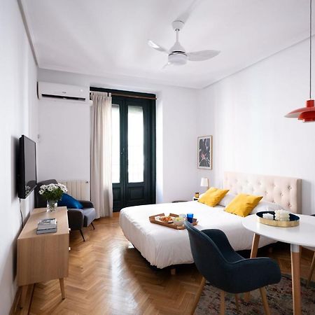 Estudio Calle Del Barquillo Мадрид Екстериор снимка