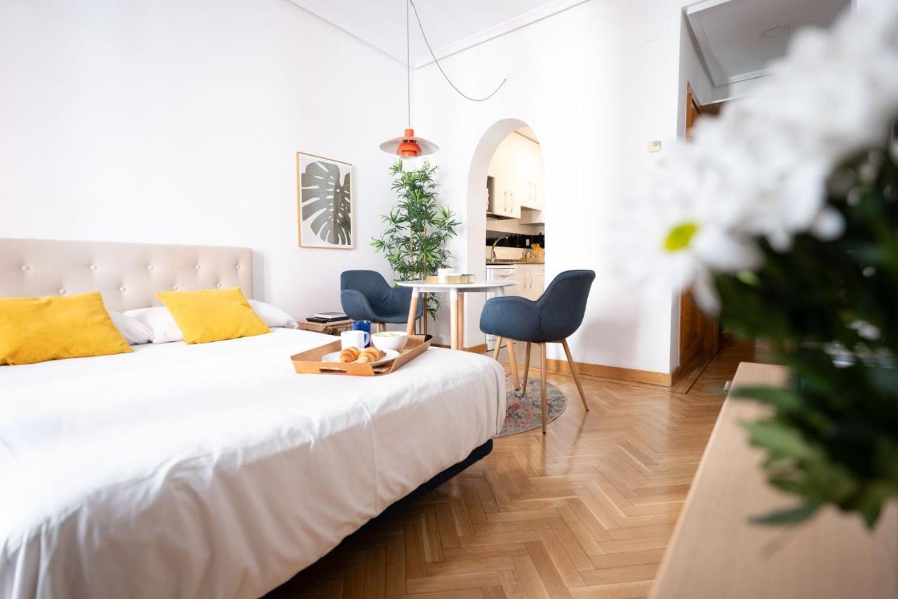 Estudio Calle Del Barquillo Мадрид Екстериор снимка